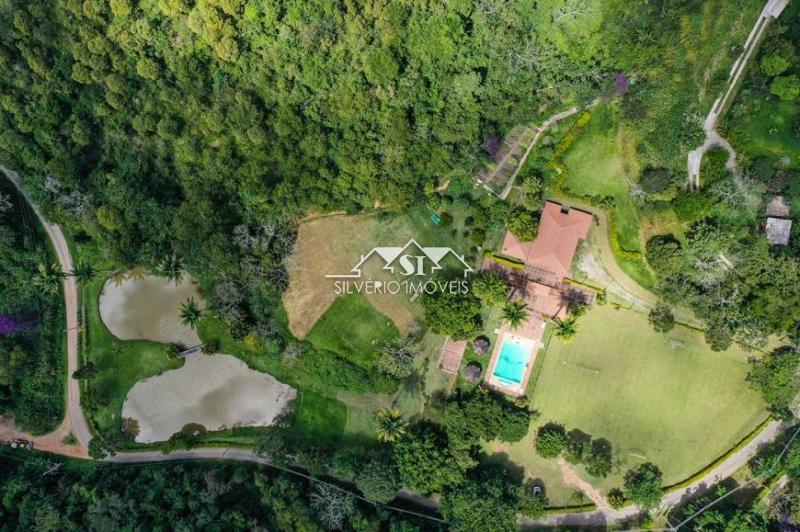 Casa à venda com 6 quartos, 330m² - Foto 13