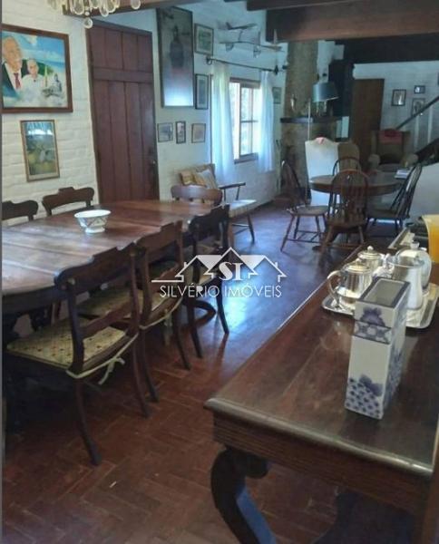 Casa à venda com 9 quartos, 500m² - Foto 2