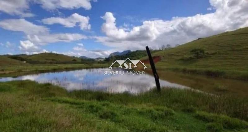 Fazenda à venda com 2 quartos, 430m² - Foto 2