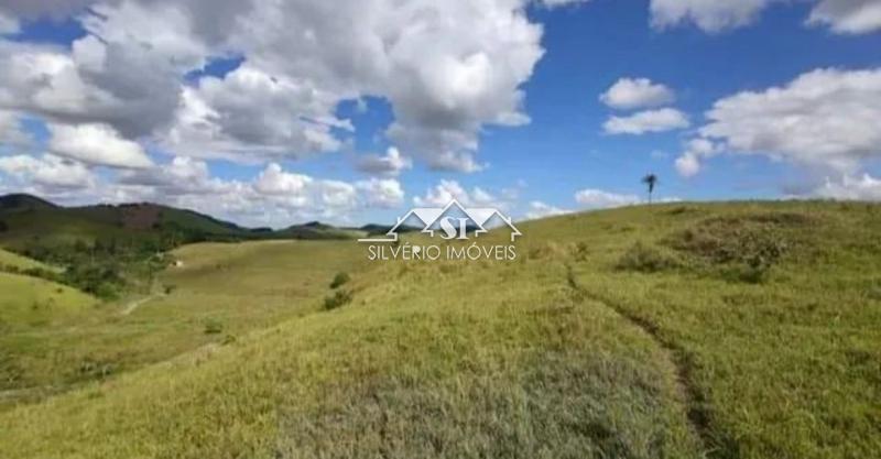 Fazenda à venda com 2 quartos, 430m² - Foto 3