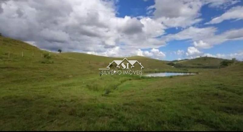 Fazenda à venda com 2 quartos, 430m² - Foto 1