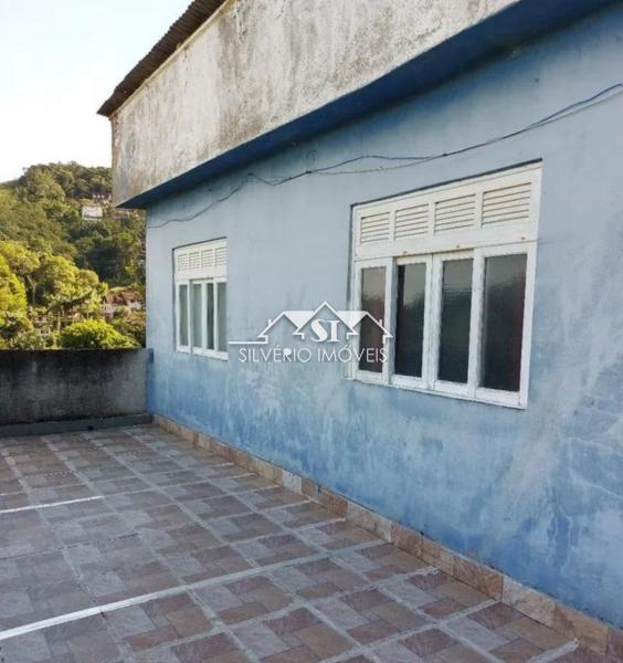 Casa à venda com 2 quartos, 80m² - Foto 1