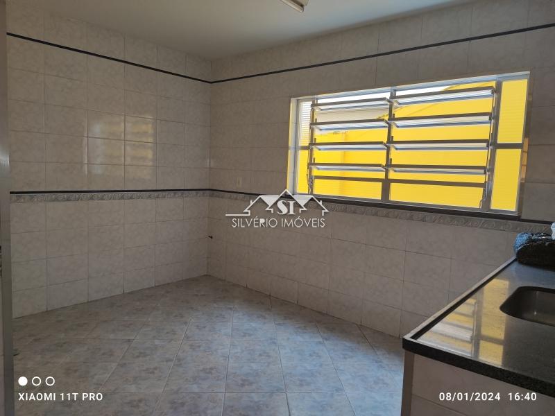 Casa para alugar com 4 quartos, 240m² - Foto 6