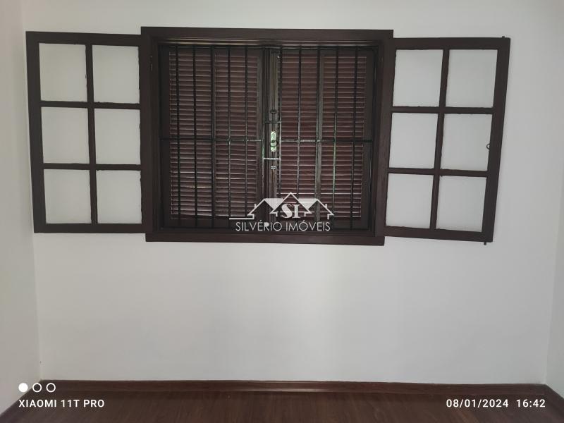Casa para alugar com 4 quartos, 240m² - Foto 7