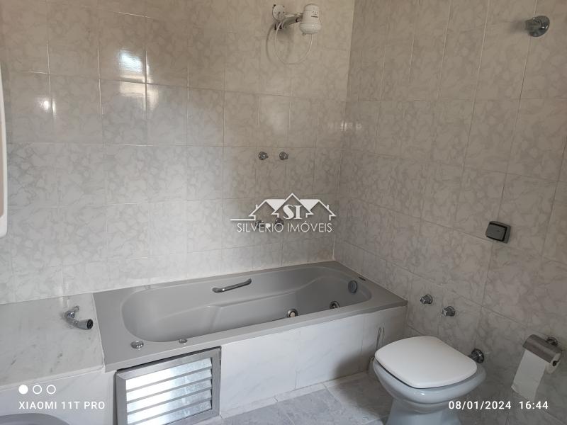 Casa para alugar com 4 quartos, 240m² - Foto 11