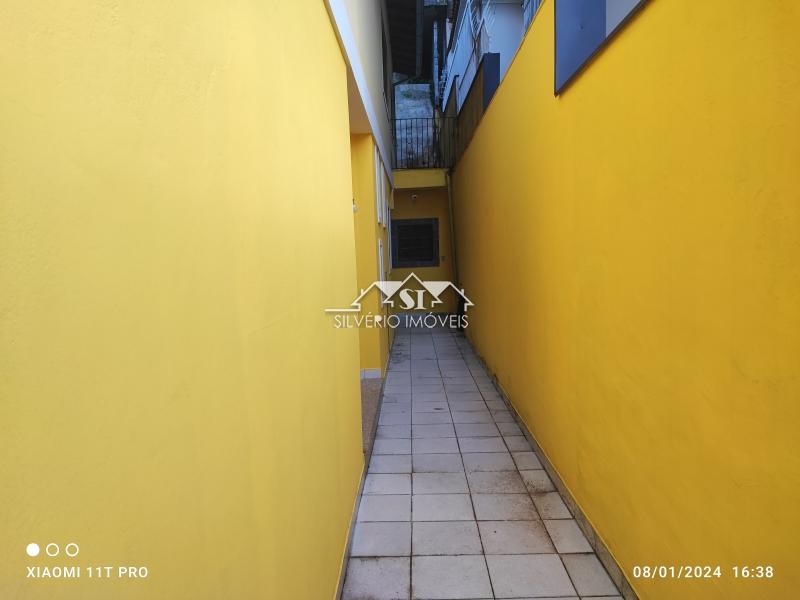 Casa para alugar com 4 quartos, 240m² - Foto 13