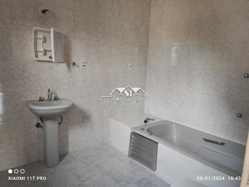 Casa para alugar com 4 quartos, 240m² - Foto 29