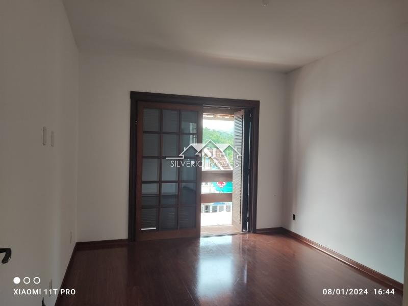 Casa para alugar com 4 quartos, 240m² - Foto 30