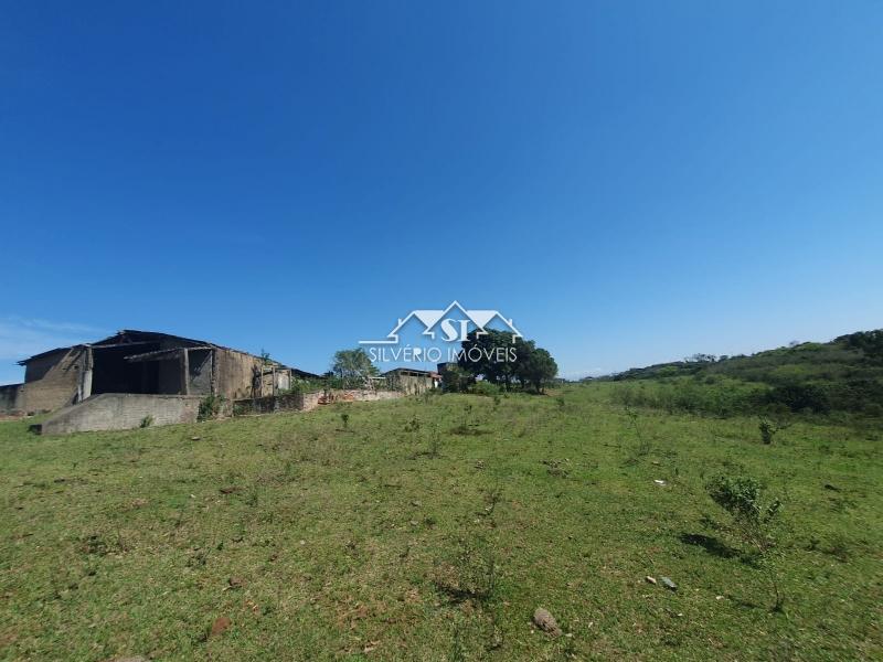 Sítio à venda com 2 quartos, 150m² - Foto 2