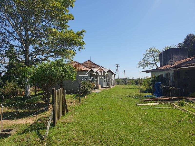 Sítio à venda com 2 quartos, 150m² - Foto 4