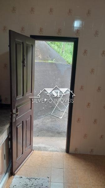 Casa à venda com 3 quartos, 75m² - Foto 17