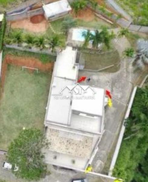 Casa à venda com 5 quartos, 180m² - Foto 2