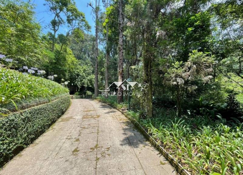 Casa à venda e aluguel com 4 quartos, 270m² - Foto 2