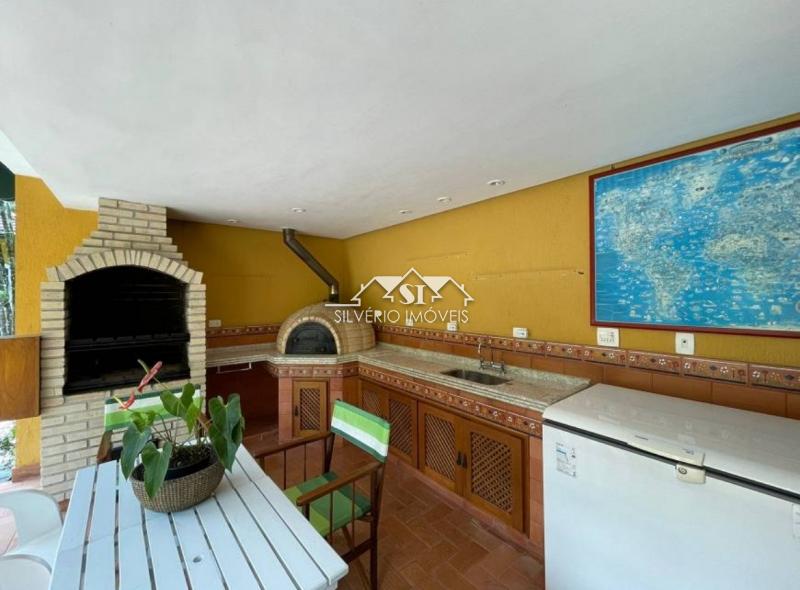 Casa à venda e aluguel com 4 quartos, 270m² - Foto 9