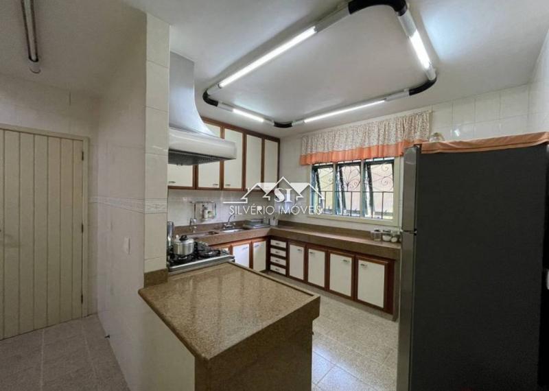 Casa à venda e aluguel com 4 quartos, 270m² - Foto 12