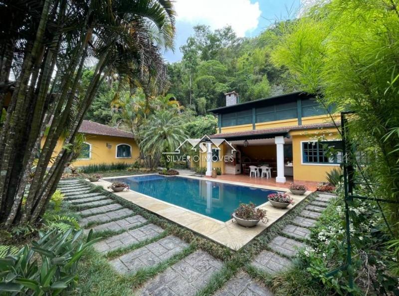Casa à venda e aluguel com 4 quartos, 270m² - Foto 1