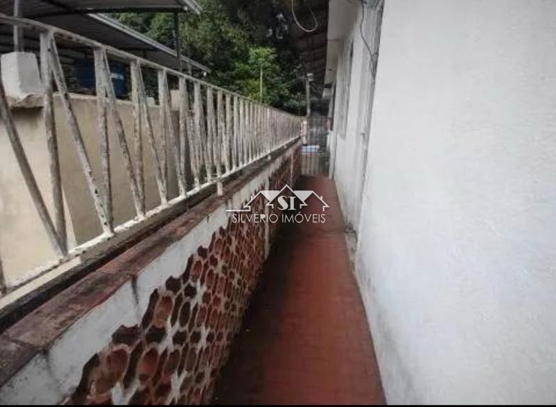 Casa à venda com 2 quartos, 200m² - Foto 3