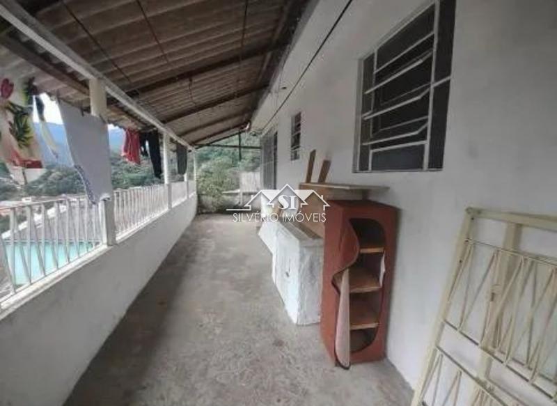 Casa à venda com 2 quartos, 200m² - Foto 9