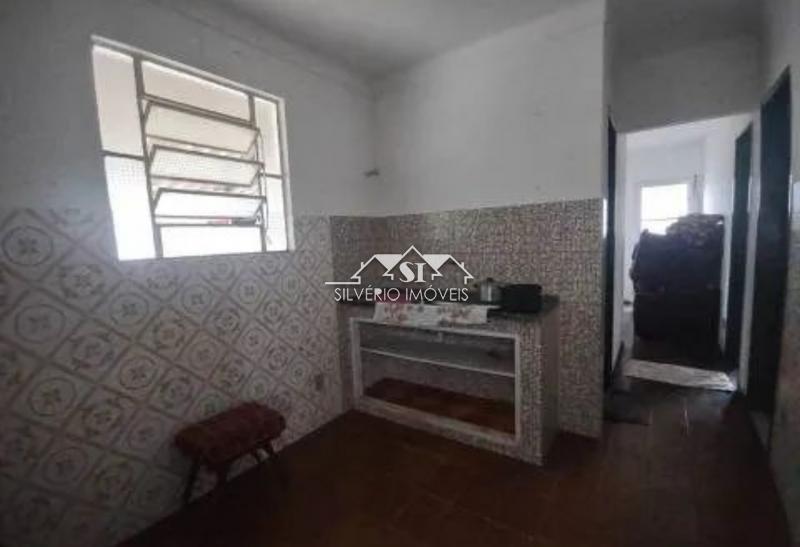Casa à venda com 2 quartos, 200m² - Foto 11