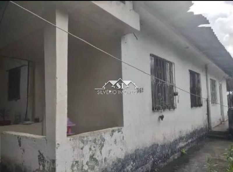 Casa à venda com 2 quartos, 200m² - Foto 2