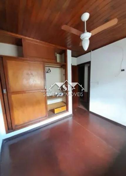 Casa à venda com 6 quartos, 250m² - Foto 2