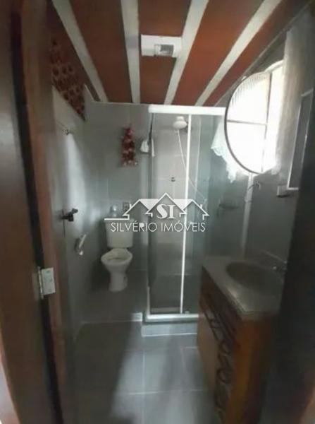 Casa à venda com 6 quartos, 250m² - Foto 3