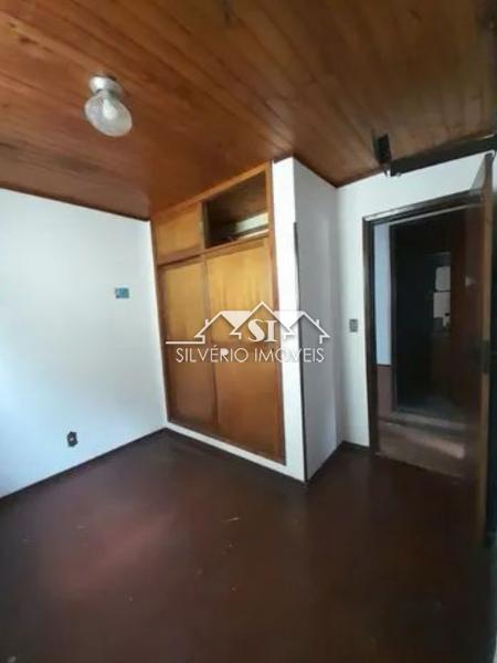 Casa à venda com 6 quartos, 250m² - Foto 4