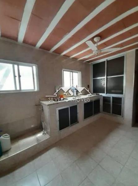 Casa à venda com 6 quartos, 250m² - Foto 5