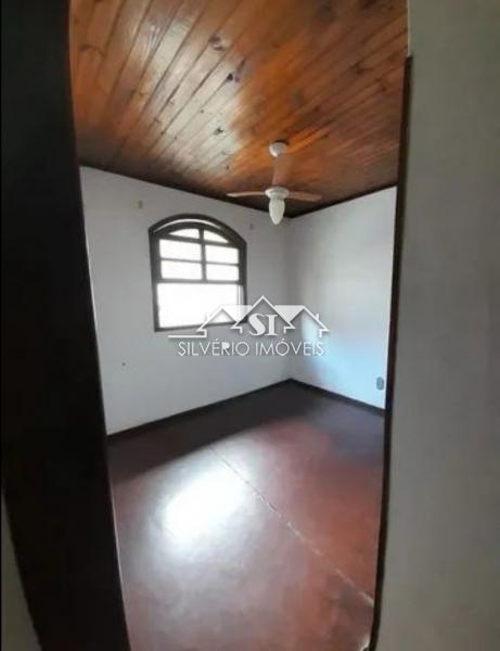 Casa à venda com 6 quartos, 250m² - Foto 6