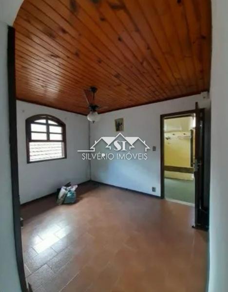 Casa à venda com 6 quartos, 250m² - Foto 7