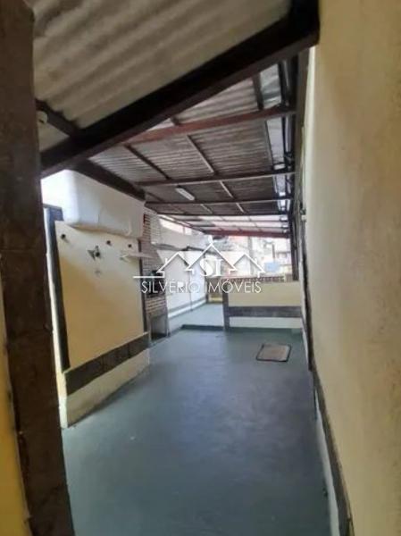Casa à venda com 6 quartos, 250m² - Foto 8