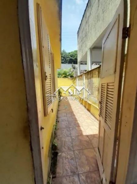 Casa à venda com 6 quartos, 250m² - Foto 9