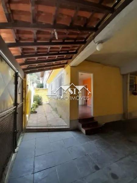 Casa à venda com 6 quartos, 250m² - Foto 17