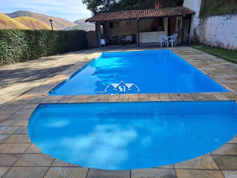 Chácara à venda com 5 quartos, 130m² - Foto 1
