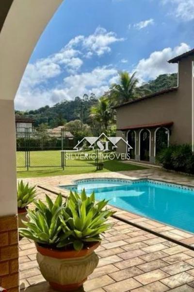 Casa à venda com 6 quartos, 862m² - Foto 1
