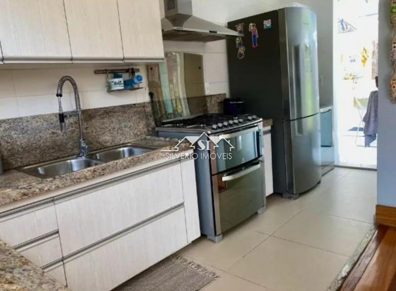 Casa à venda com 2 quartos, 150m² - Foto 9