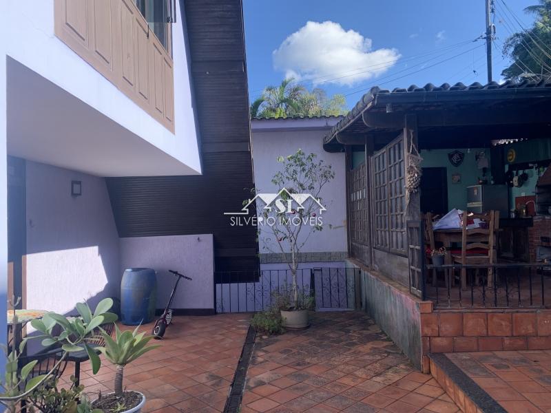Casa à venda com 4 quartos, 270m² - Foto 11