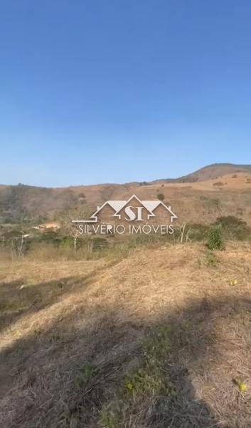 Sítio à venda com 2 quartos, 100m² - Foto 2