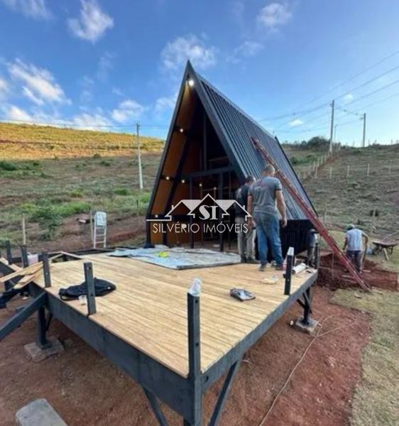 Casa à venda com 1 quarto, 300m² - Foto 2
