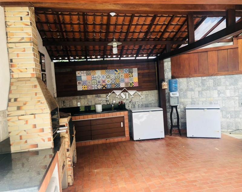 Casa à venda com 9 quartos, 650m² - Foto 9
