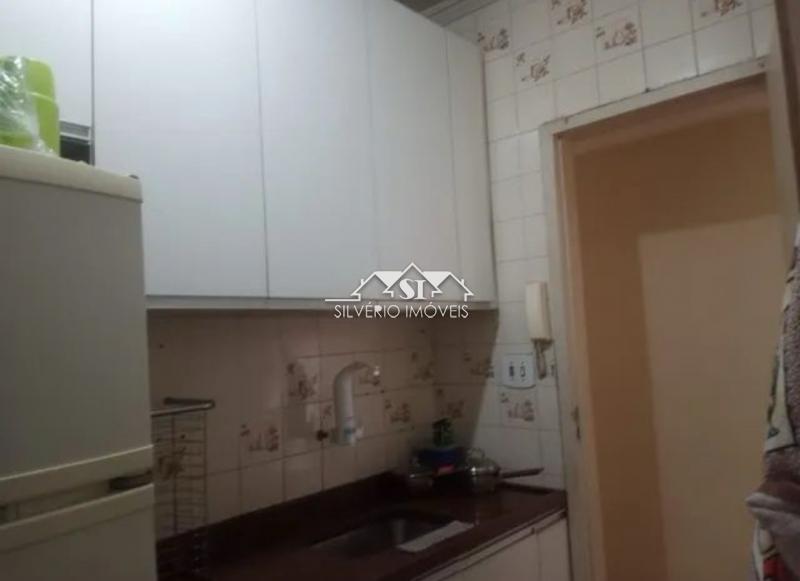 Apartamento à venda com 3 quartos, 70m² - Foto 2
