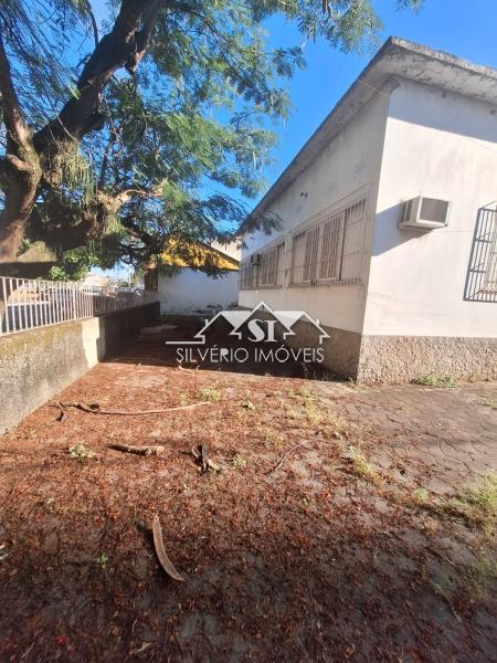 Casa à venda e aluguel com 8 quartos, 320m² - Foto 12
