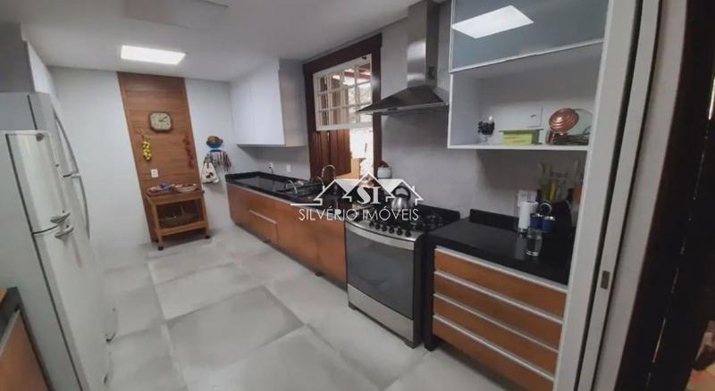 Casa à venda com 4 quartos, 300m² - Foto 10
