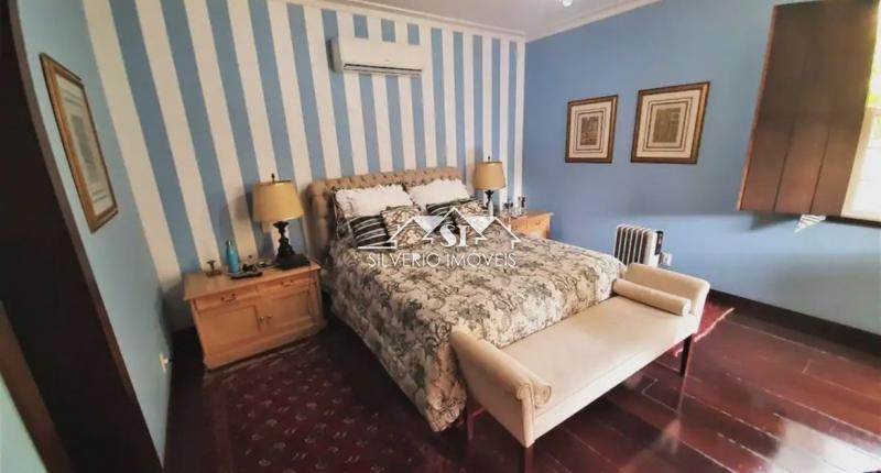 Casa à venda com 4 quartos, 300m² - Foto 17