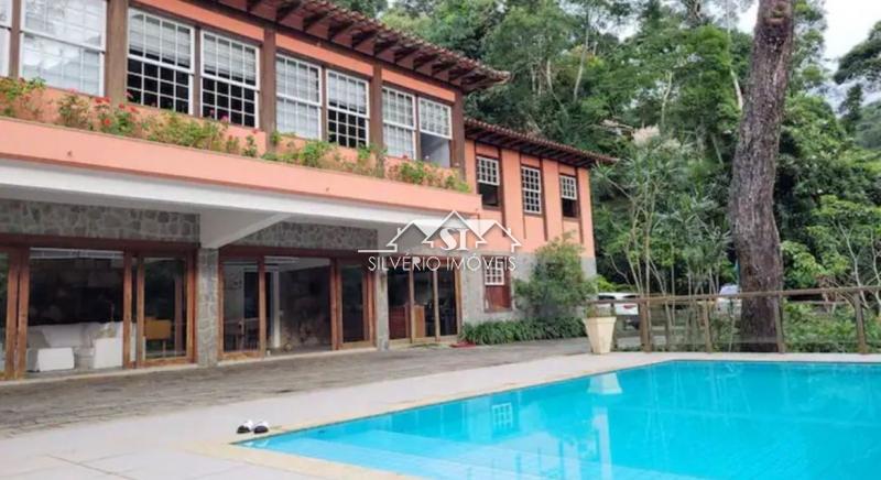 Casa à venda com 4 quartos, 300m² - Foto 2