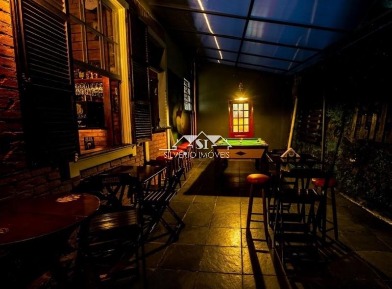 Casa à venda e aluguel com 6 quartos, 320m² - Foto 8
