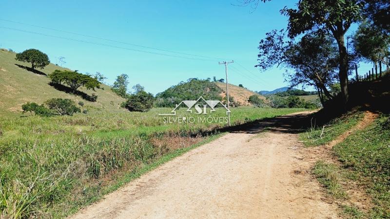 Fazenda à venda com 5 quartos, 1004m² - Foto 6