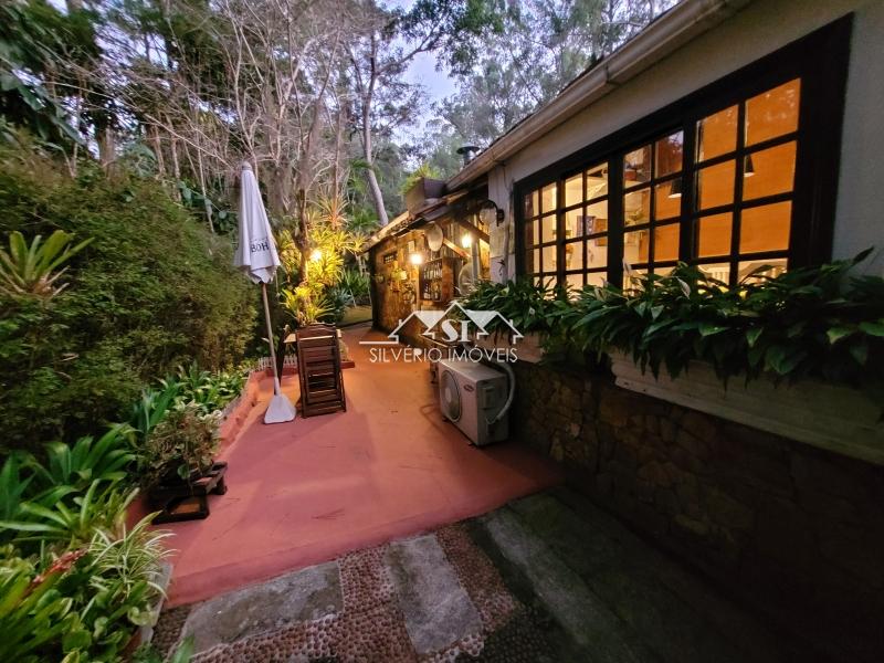 Casa à venda com 6 quartos, 350m² - Foto 5