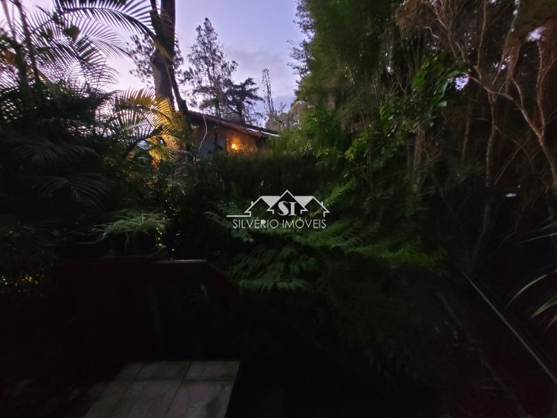 Casa à venda com 6 quartos, 350m² - Foto 10