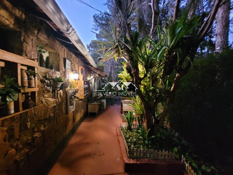 Casa à venda com 6 quartos, 350m² - Foto 11